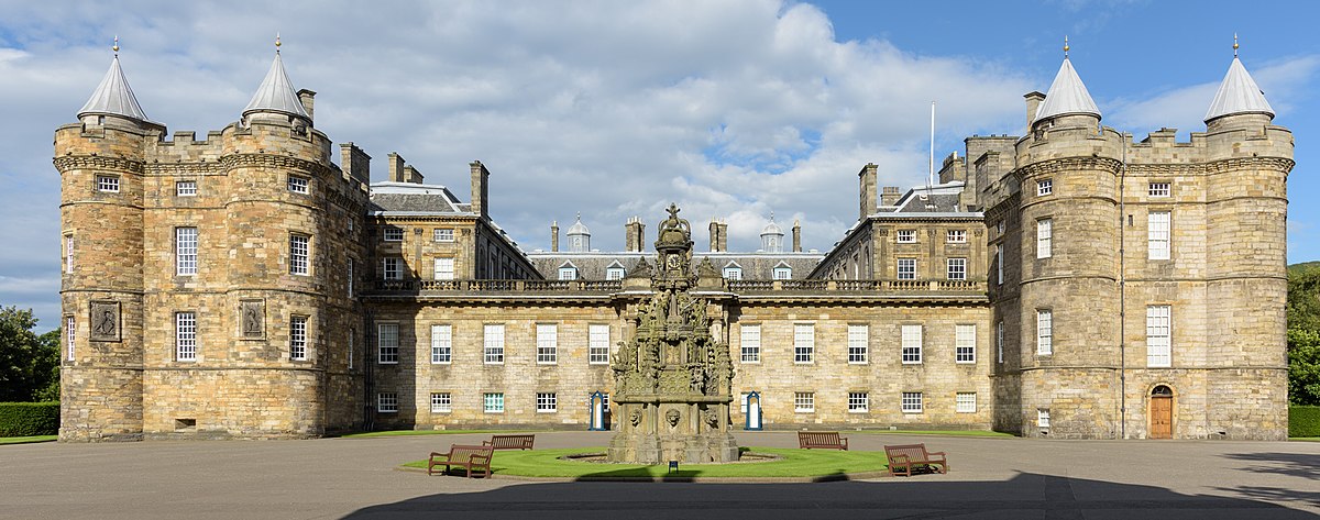 Holyroodhouse_front_view