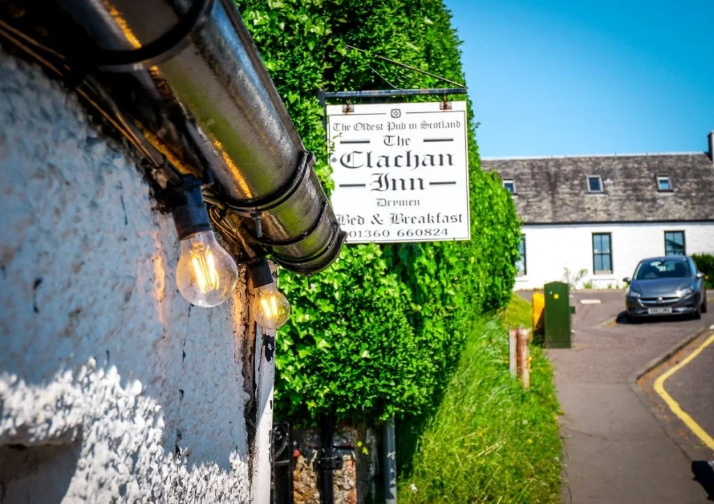 Pubs in Scotland. The Clachan Inn.