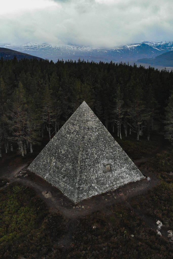 Scottish Places of Interest. Albert.