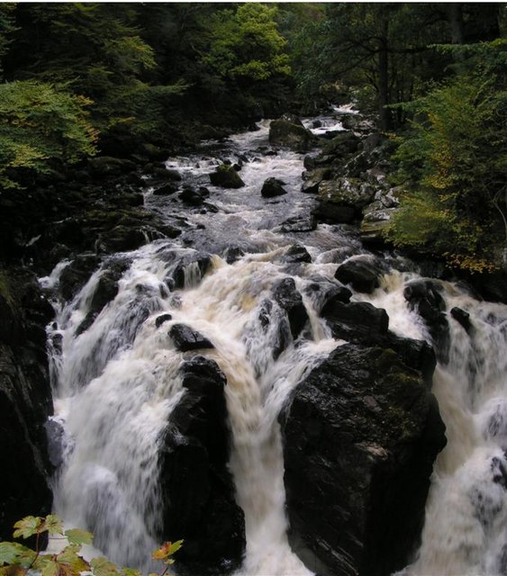 scottish places of interest.black linn falls